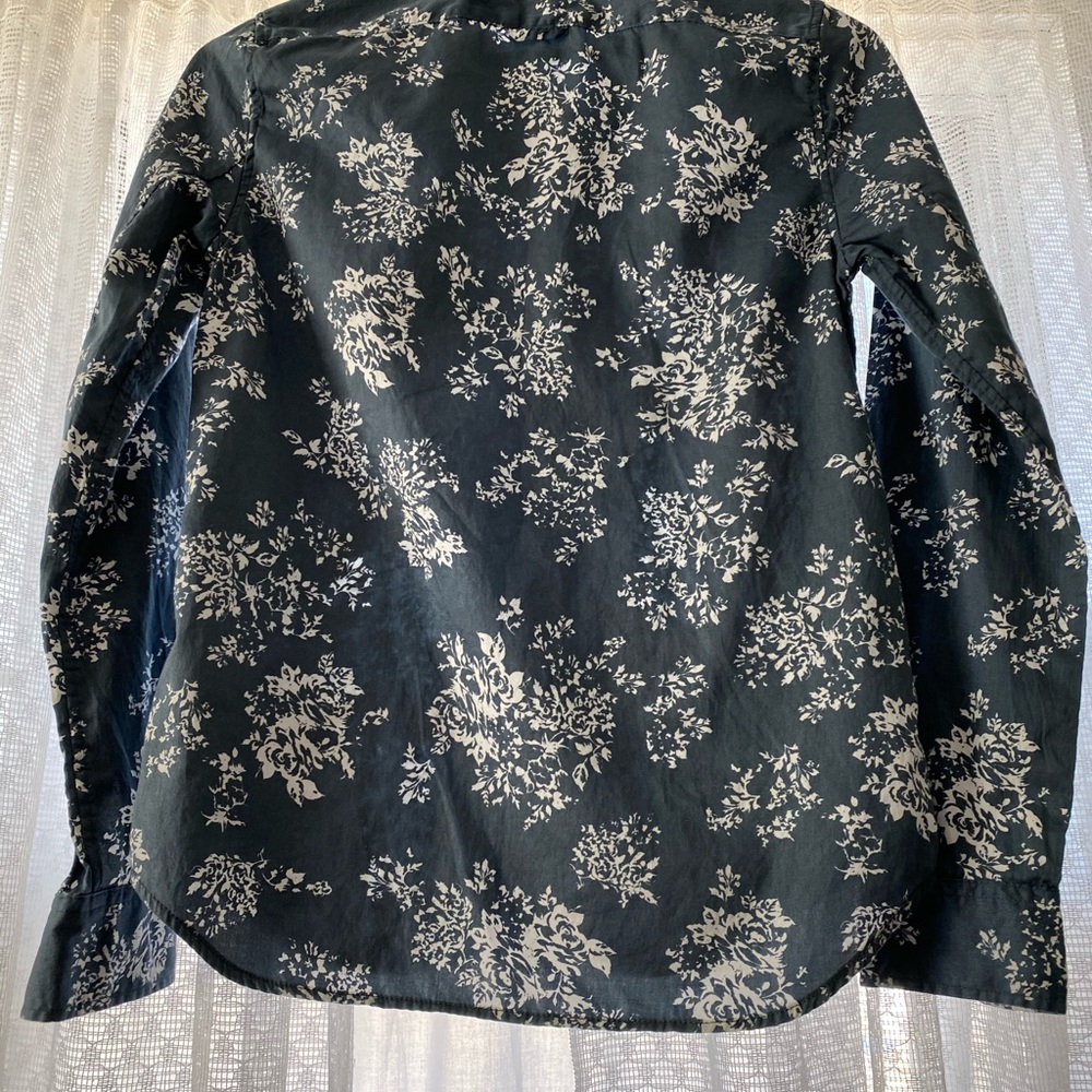 Gap Button Down Light Weight Boyfriend Fitted - image 2